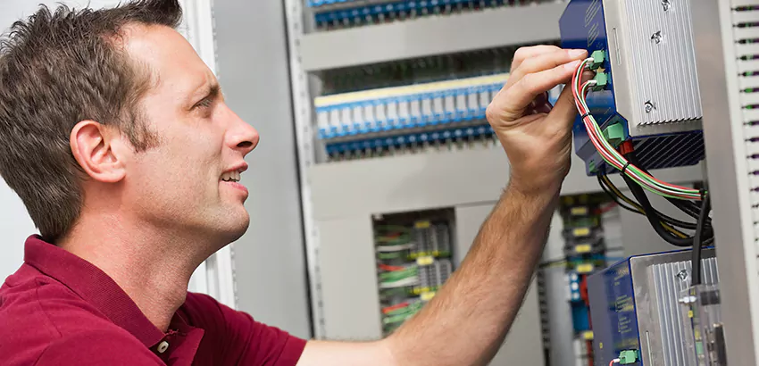Offshore and Petroleum Facility Electrician in Bessemer
